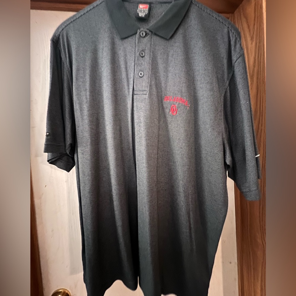 Vintage NIKE University of Oklahoma (OU)polo.